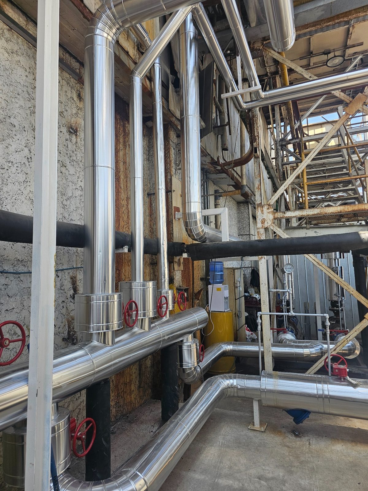 Trabajo industrial de aislación térmica CYC CreAccion