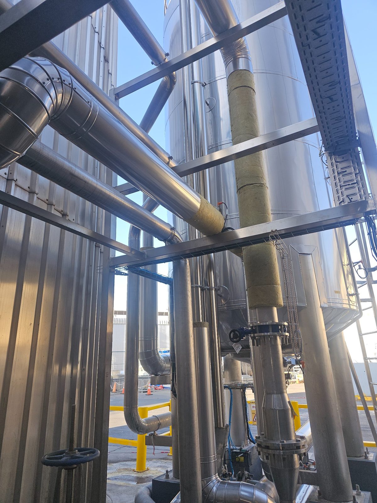 Trabajo industrial de aislación térmica CYC CreAccion