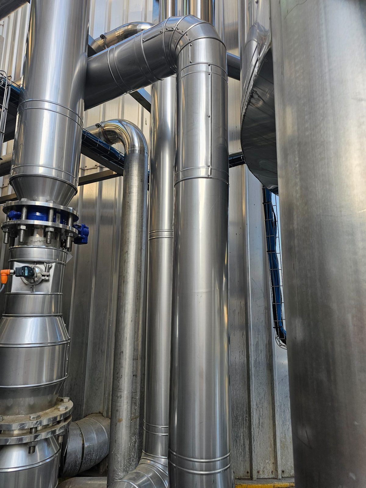 Trabajo industrial de aislación térmica CYC CreAccion